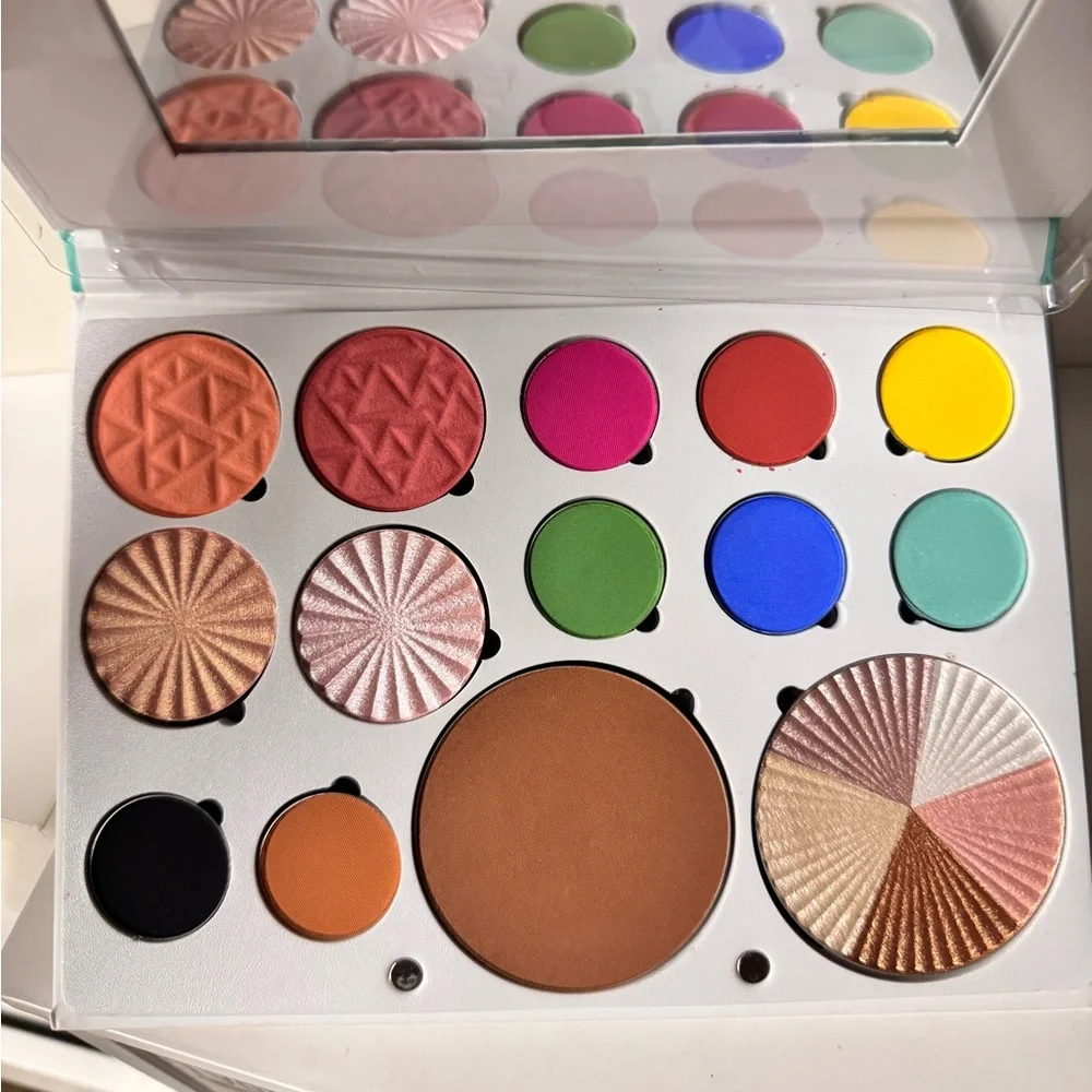 Ofra pro Palette eyeshadow - maryandthepalettes collab